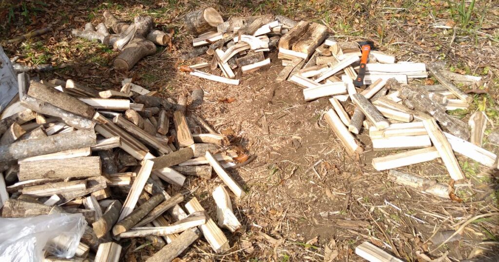 クルミの木を薪へ再利用｜斧で丸太割り＆切り株処理